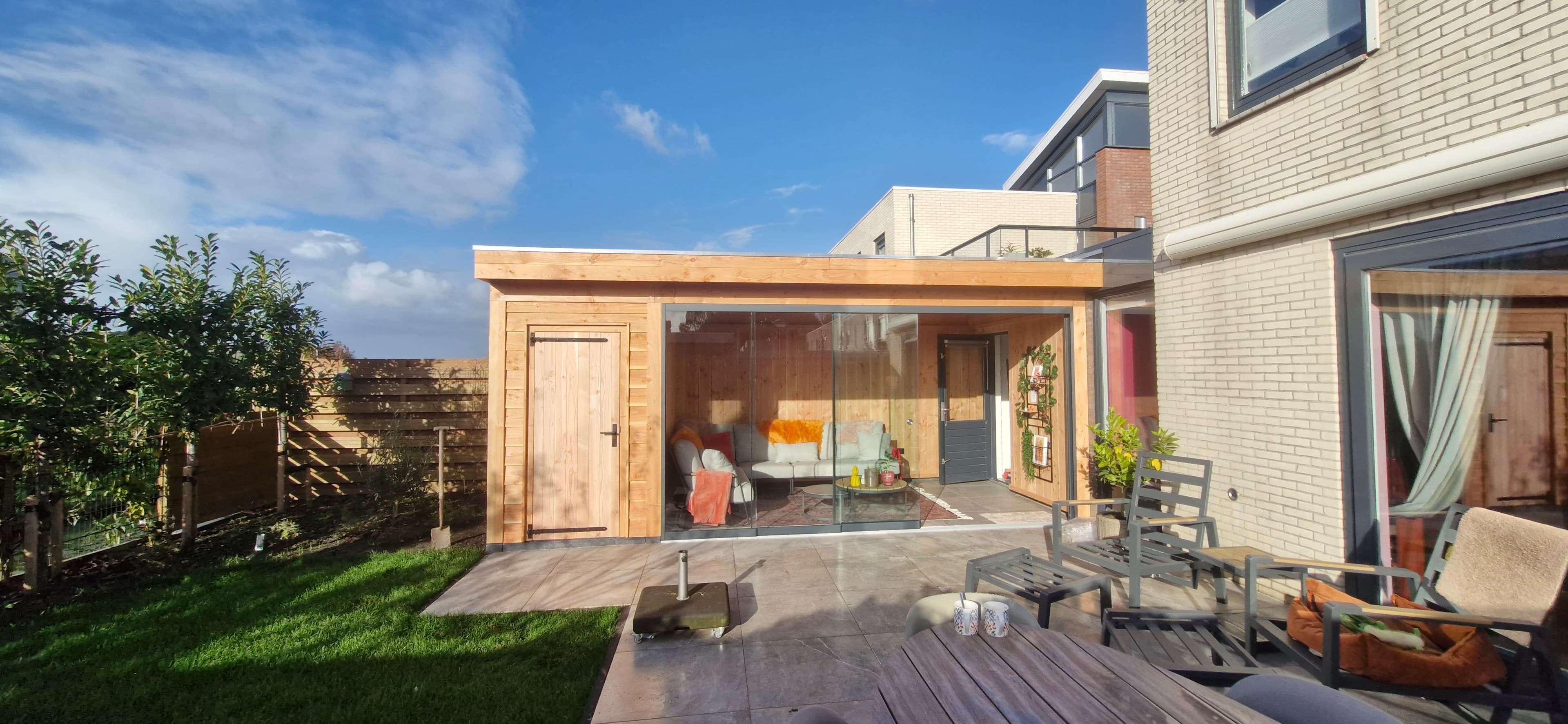 Tuin S'Gravendeel met overkapping - Gerealiseerd tuinproject door Luijk Tuinprojecten