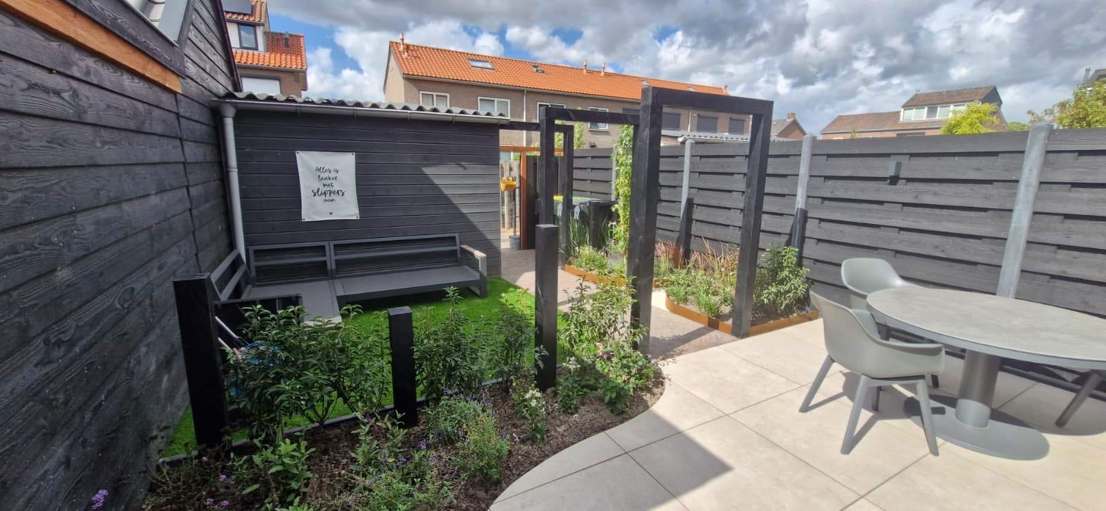 Complete tuinaanleg project met moderne afwerking