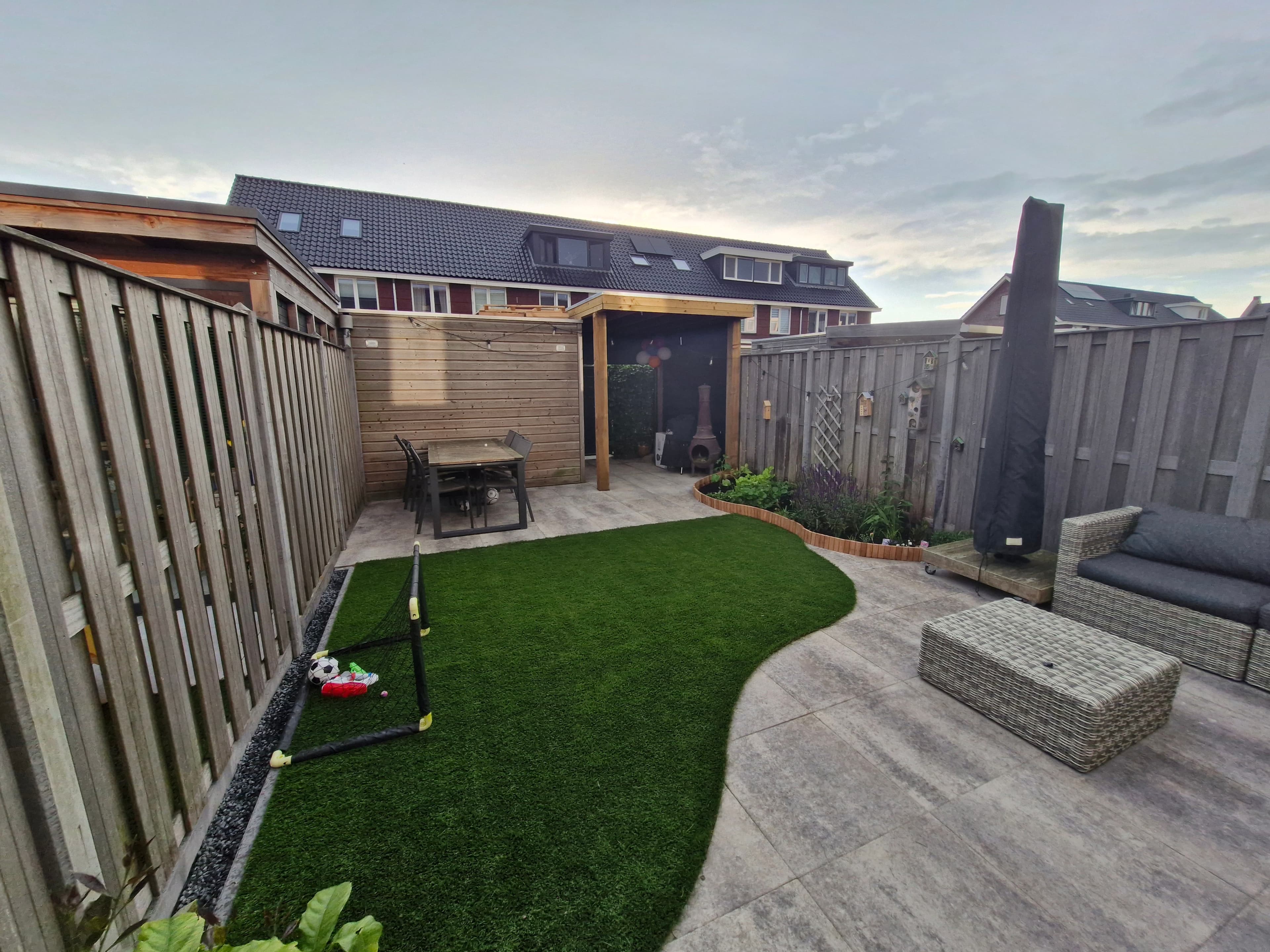 Speelse achtertuin Dordrecht - Hoofdafbeelding van het tuinproject